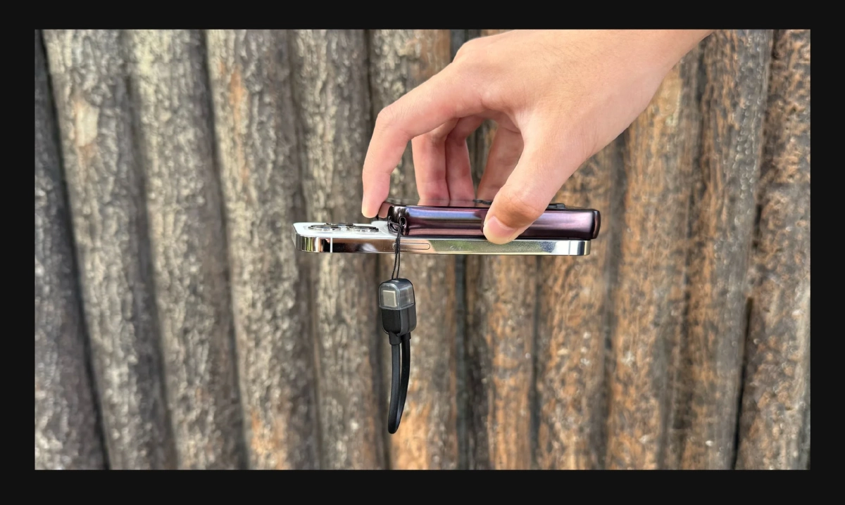 MagSafe対応：スマホ背面にピタッと貼り付け