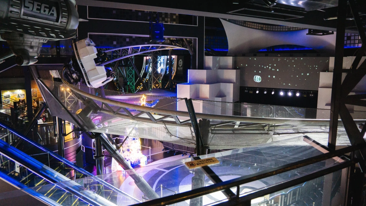 SEGAロゴのあるアミューズメント施設