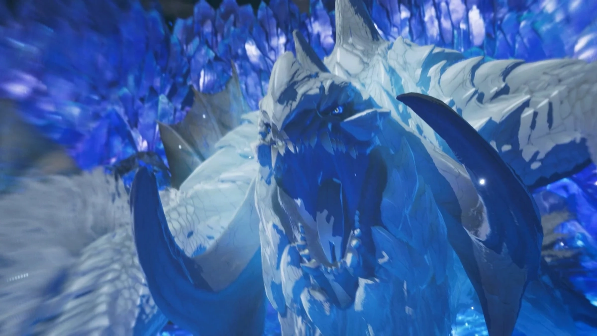青いクリスタルや氷のような体を持つ巨大な怪物