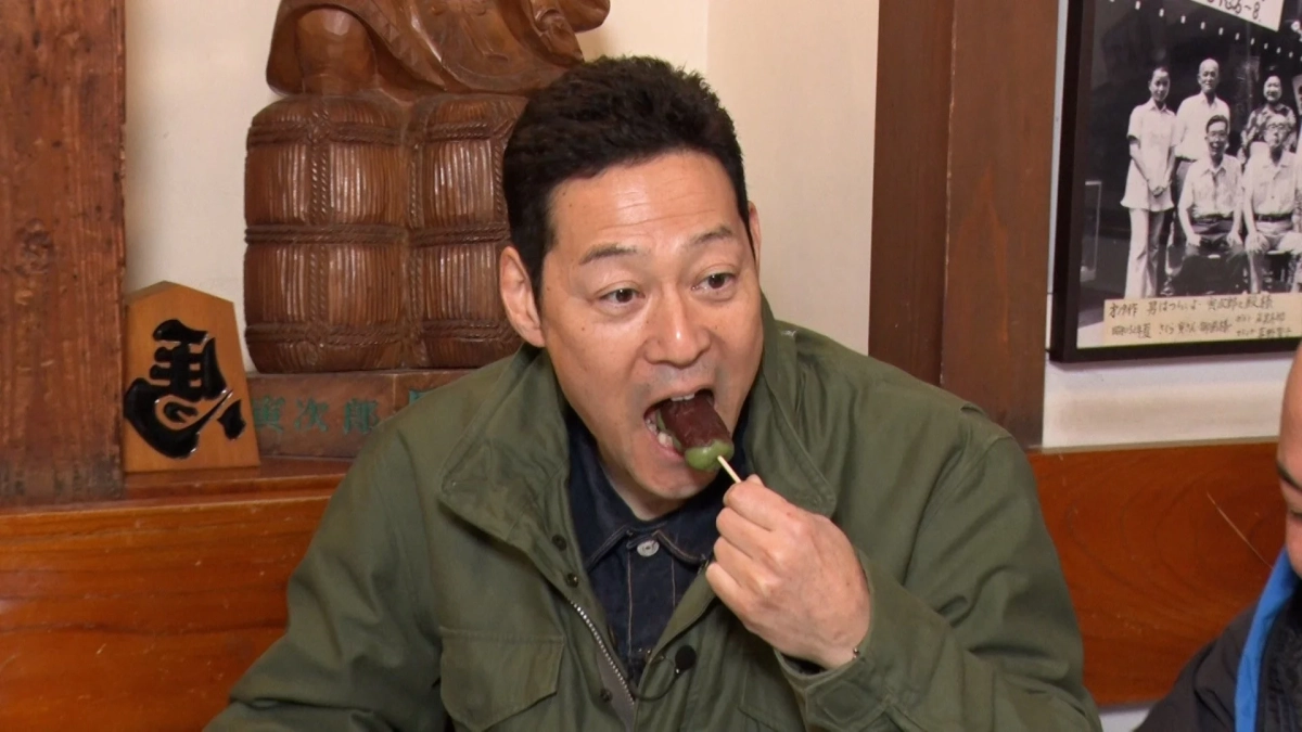 団子を食べる様子