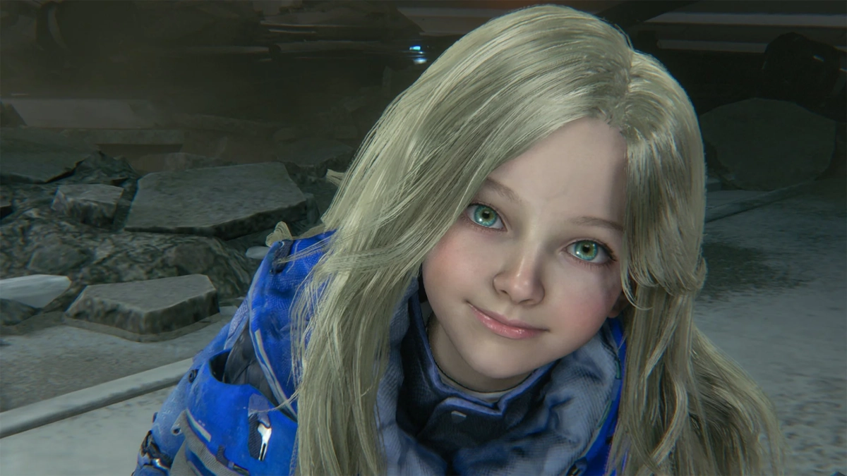 青い服を着た金髪の少女のクローズアップ画像