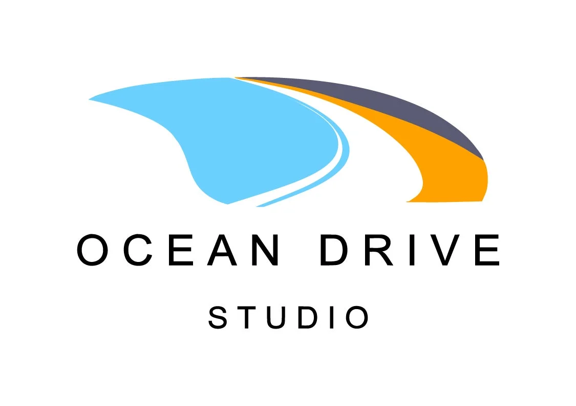 白い背景に「OCEAN DRIVE STUDIO」という文字と、海と道を抽象的に表現したロゴマークがデザインされています。