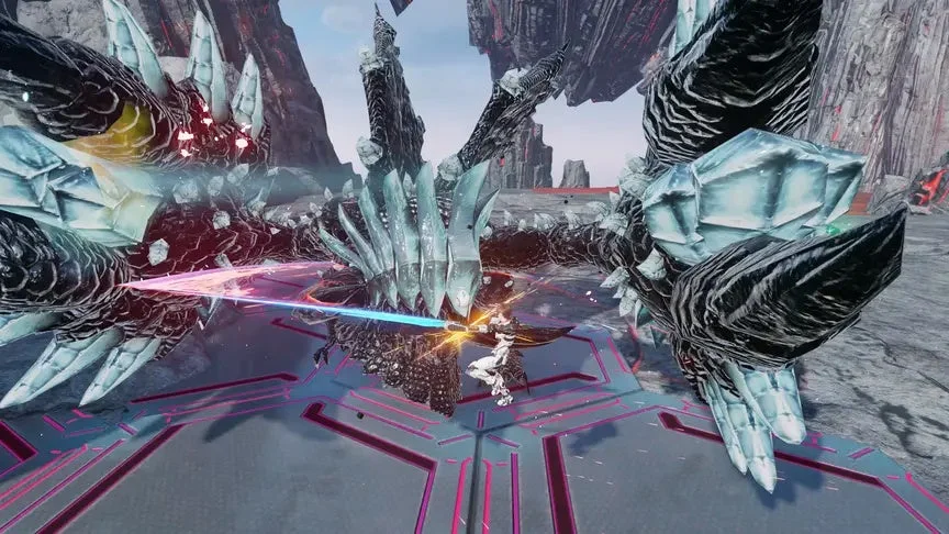 白い装甲のキャラクターと結晶質のモンスターの戦闘