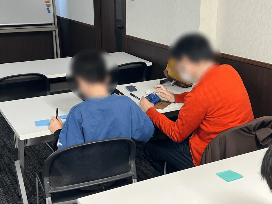 室内での学習・作業風景