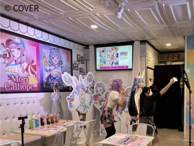 ホロライブEnglishのコラボカフェの様子