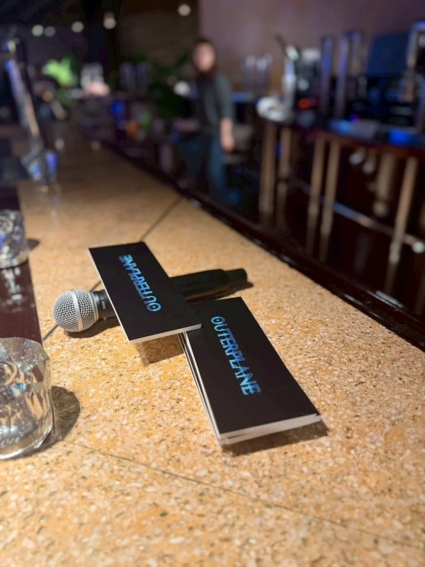 バーカウンター、マイク