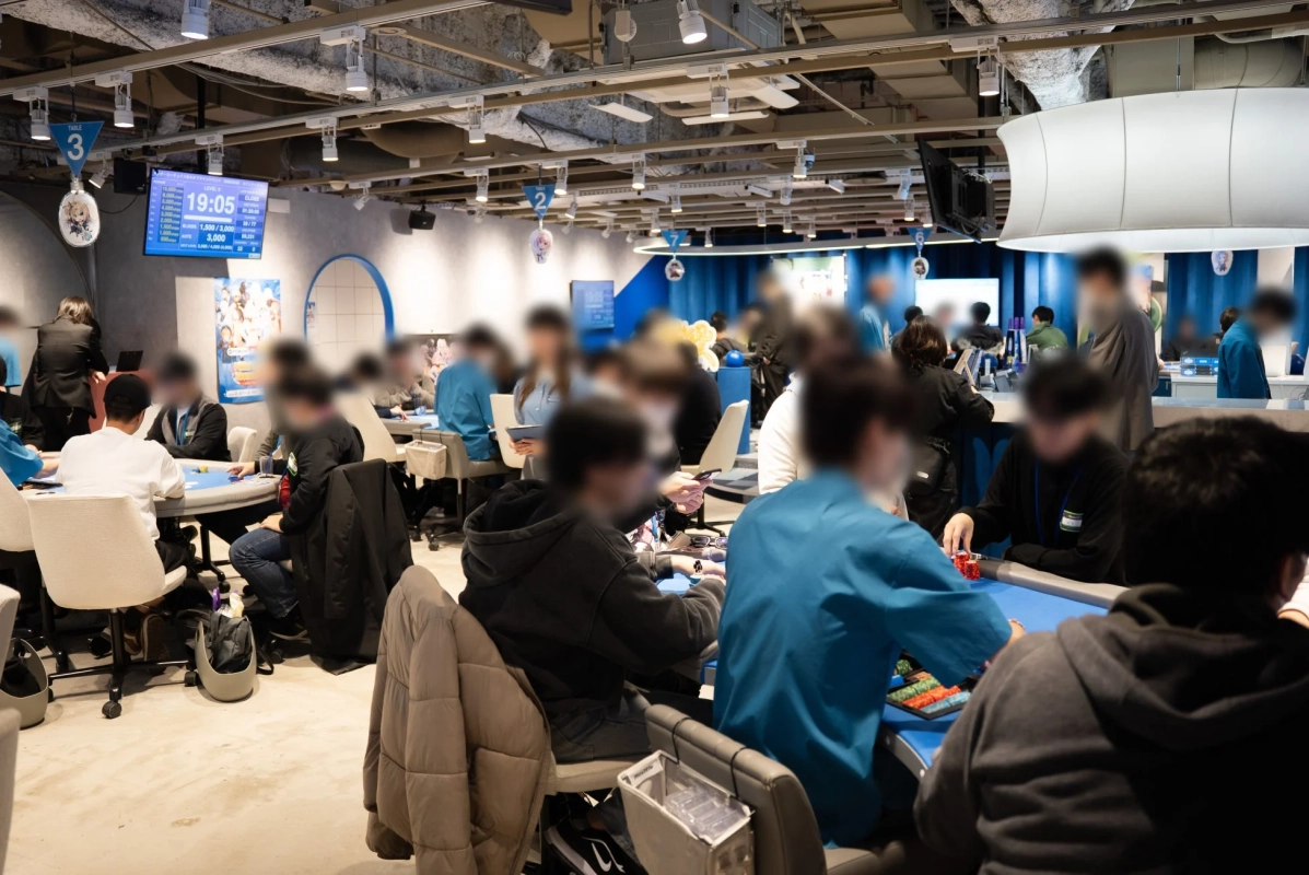 ポーカー対戦の様子