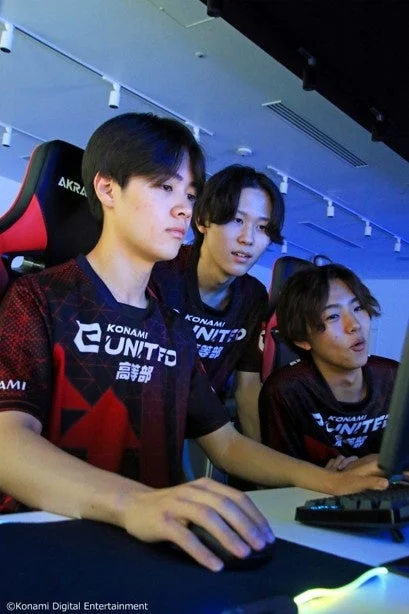 eスポーツチームの若者たち