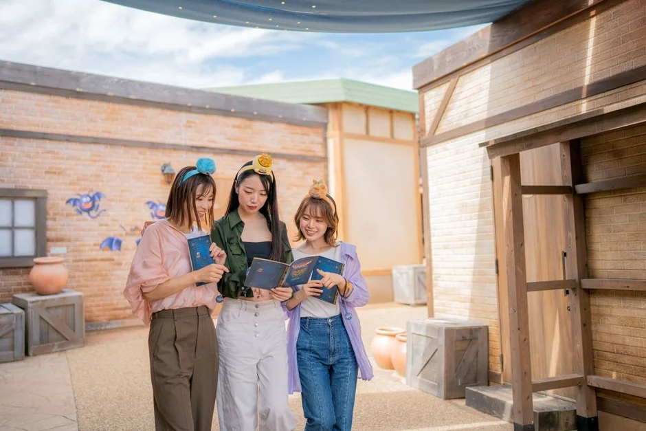 アトラクションを楽しむ人々