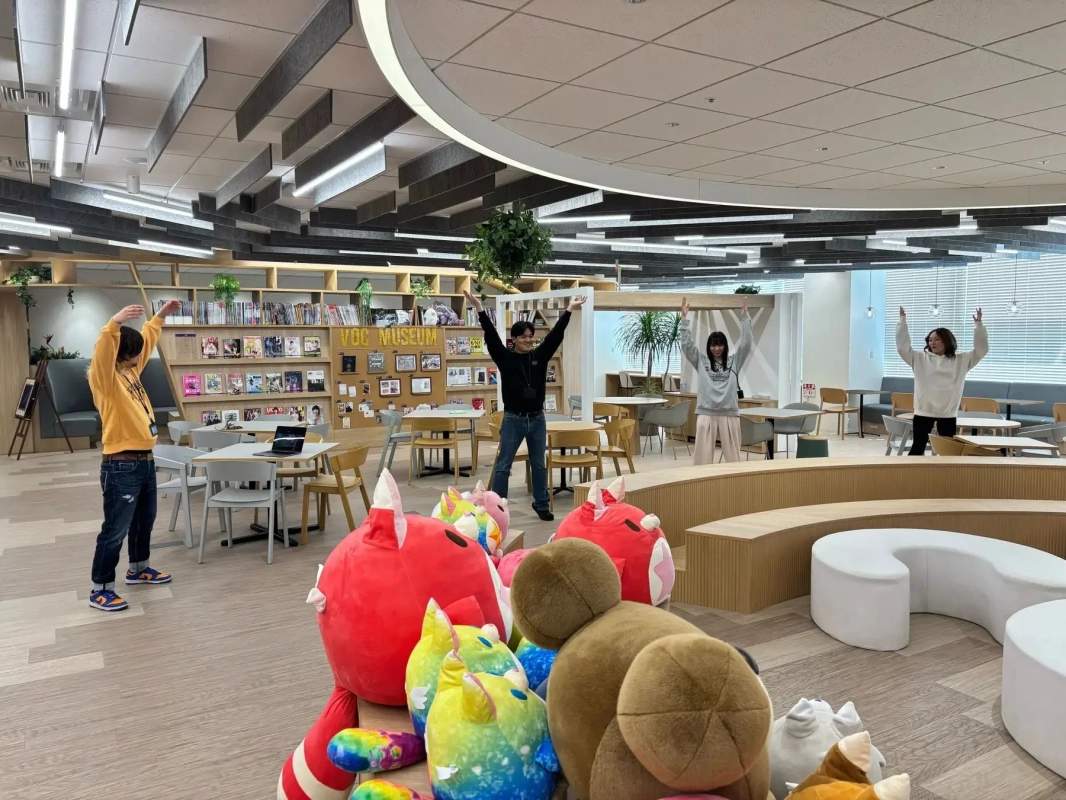 オフィスでのラジオ体操の様子