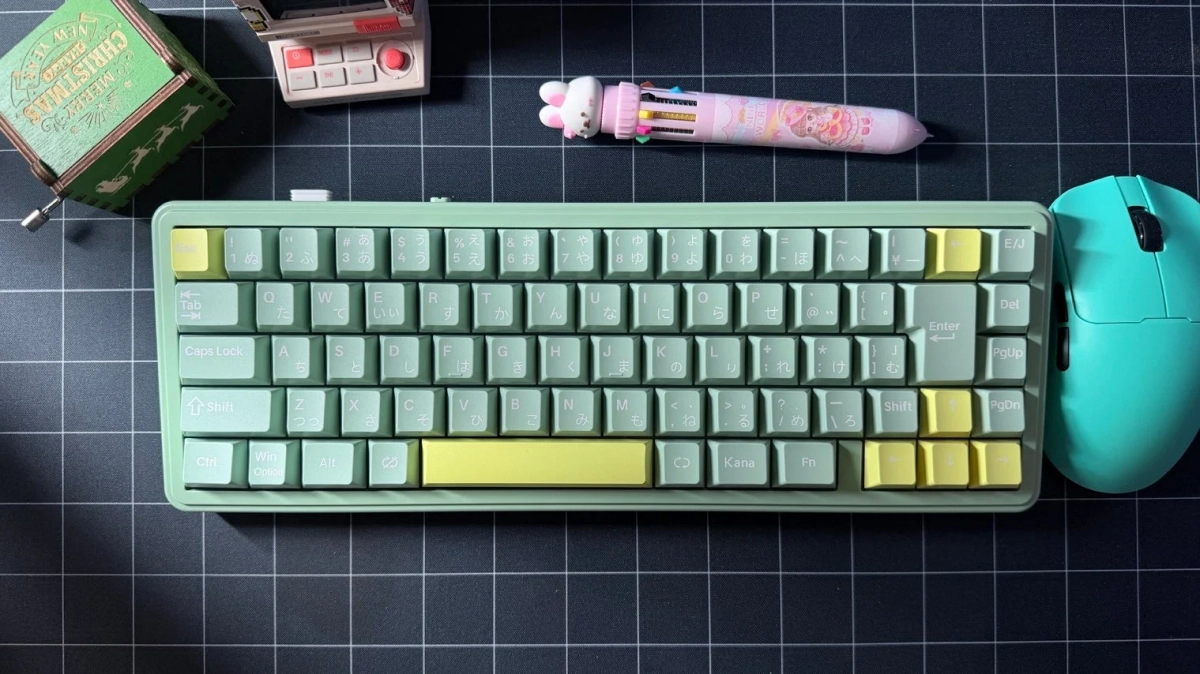 ミントグリーンのキーボード