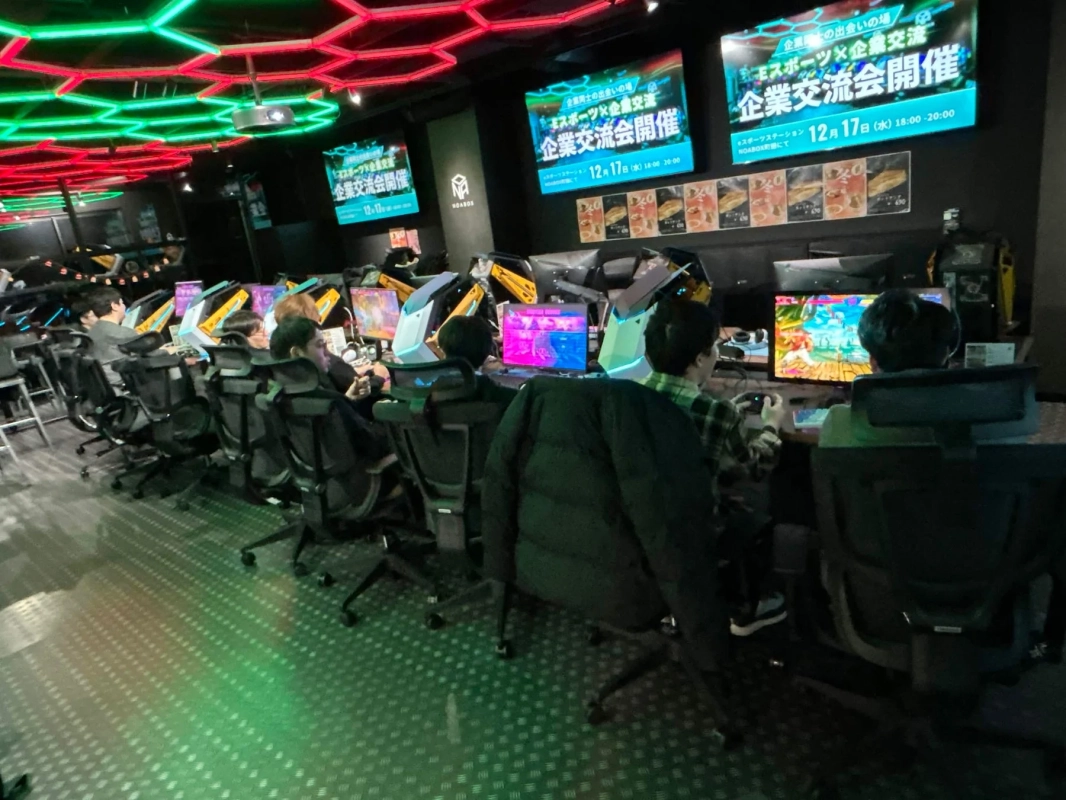 ゲーミングPCが並ぶ交流会の様子