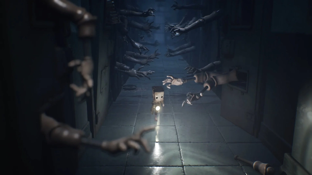 無数の手が迫る通路