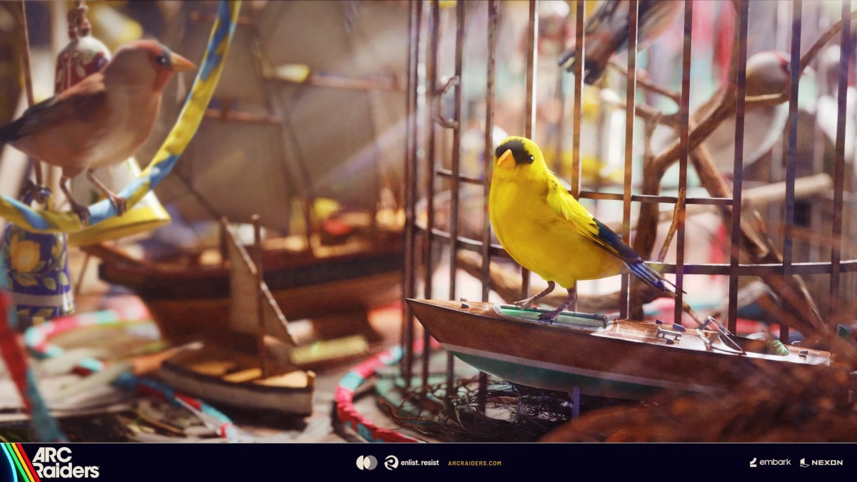 鳥かごの中の鳥と模型船