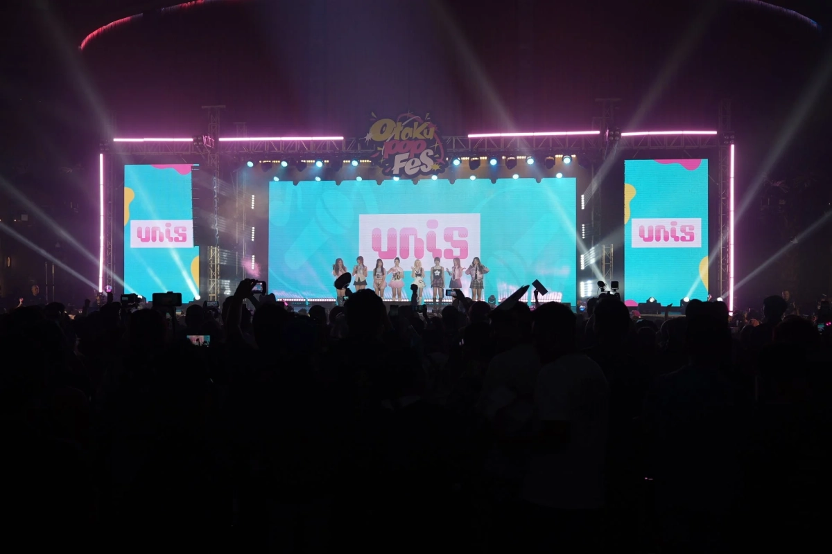 UNISのライブパフォーマンス