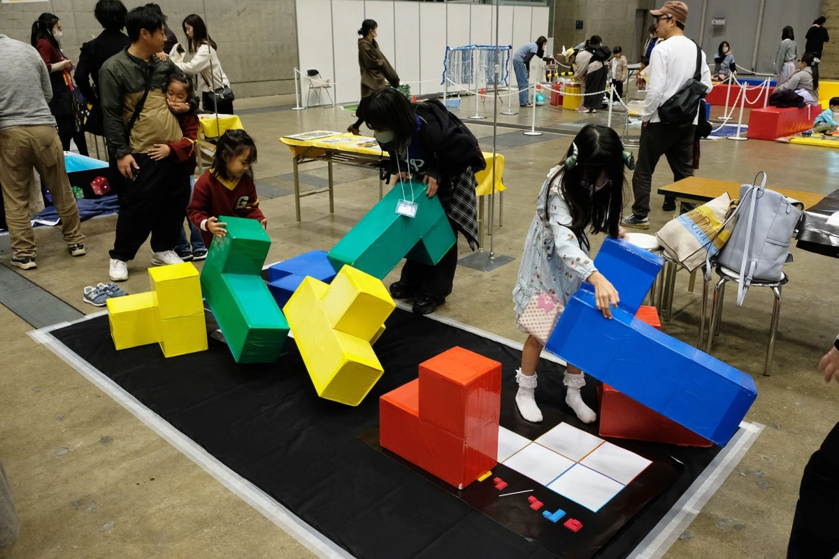 巨大ブロックを使った体験型ゲーム