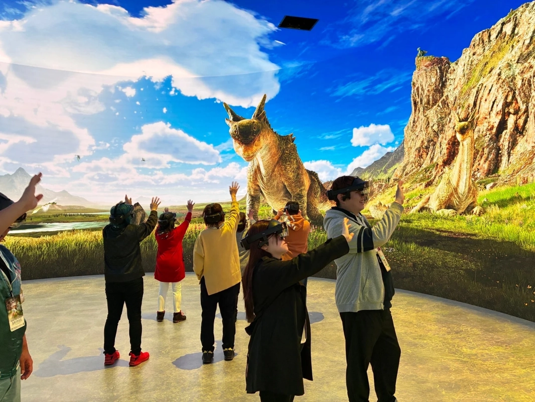 VR/ARヘッドセットを装着した人々が恐竜と自然の風景を体験