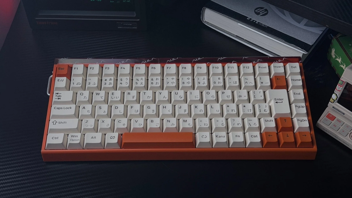 オレンジのキーボード