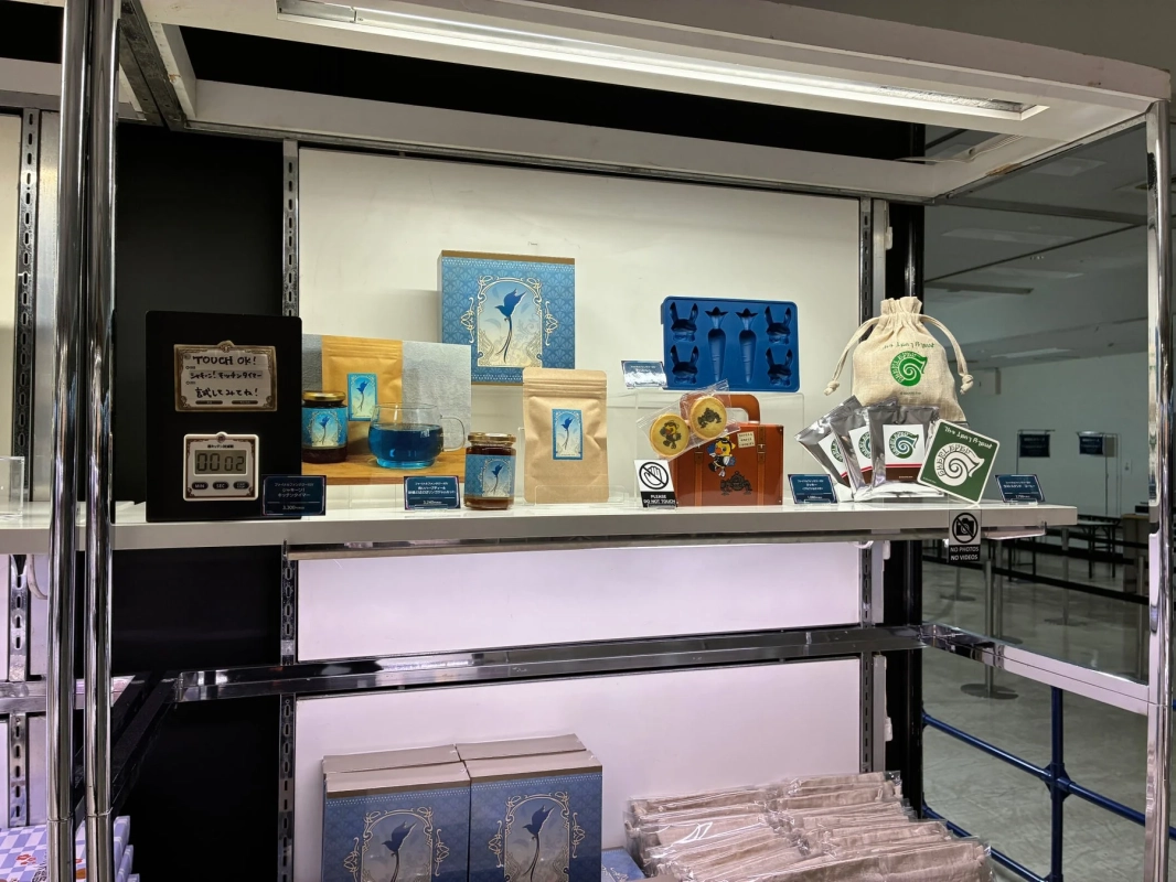 物販コーナーの商品展示