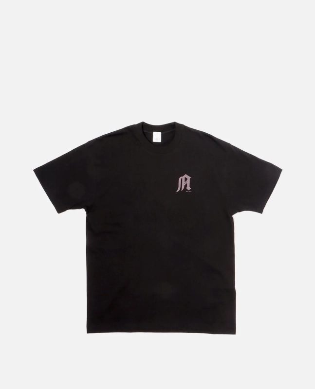黒いTシャツ