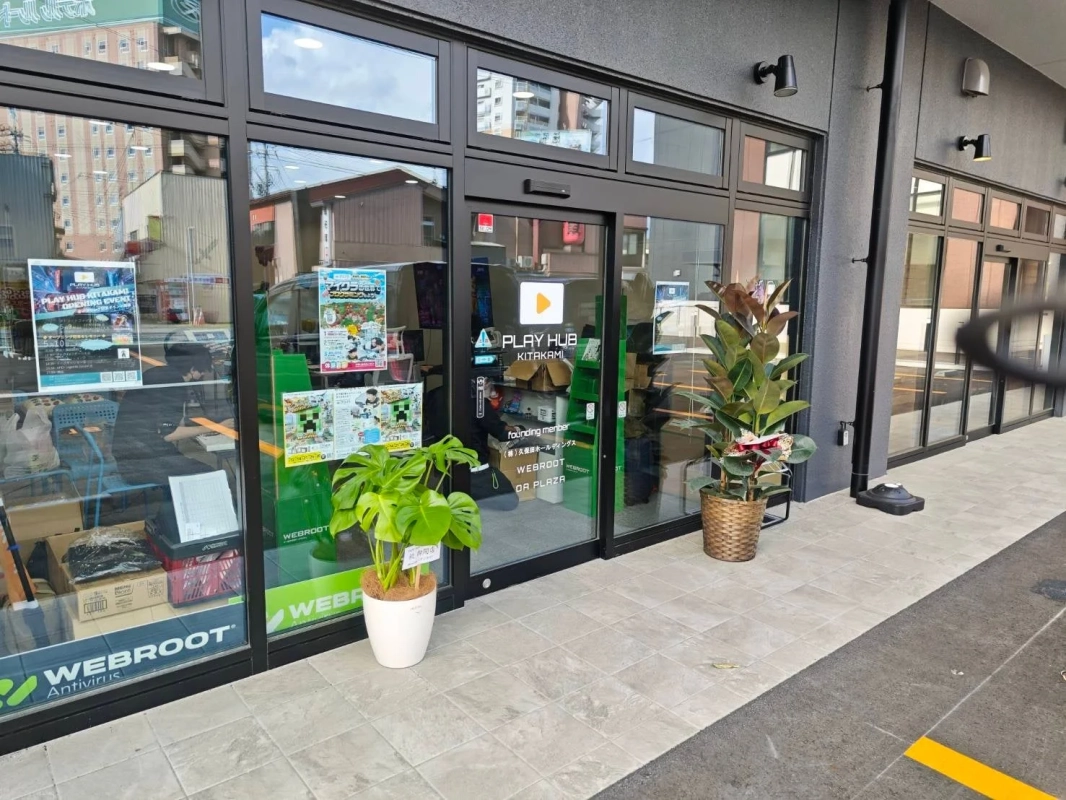 PLAY HUB KITAKAMI入口とPasoul協賛ロゴ