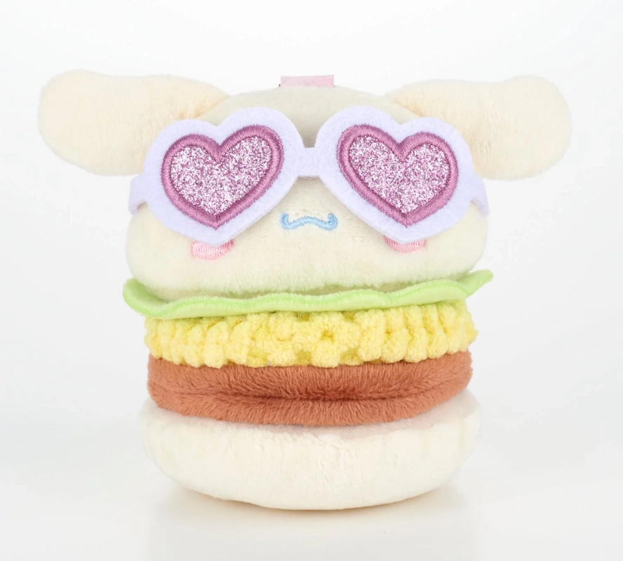 ハートのサングラスをかけたシナモロールのハンバーガー型ぬいぐるみです