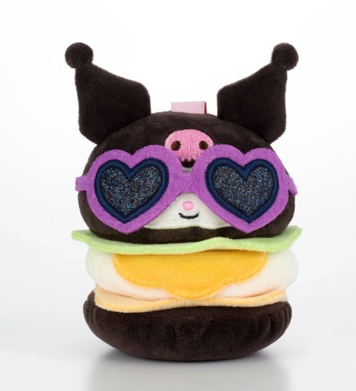 紫のハート型サングラスをかけたクロミのぬいぐるみです。ハンバーガーのようなユニークなデザインが特徴で、とても可愛らしいキャラクターグッズです