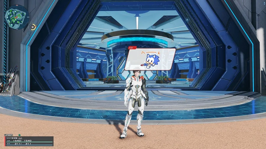 白いSFアーマーを着たキャラクターが、未来的な青い施設に立つゲーム画面。頭上にはソニックのエモートと「へーえ」というテキストが表示されている。
