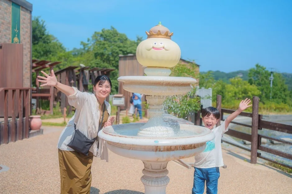 キングスライムの噴水と子供たち
