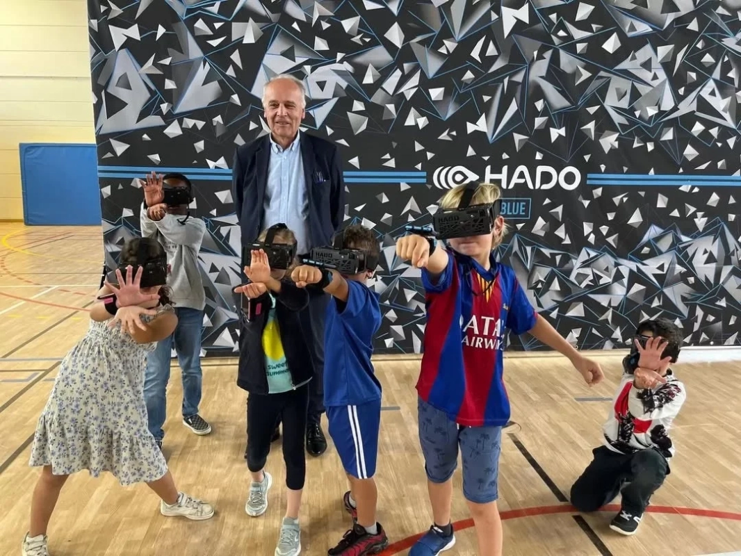 子供たちがHADOを体験している様子