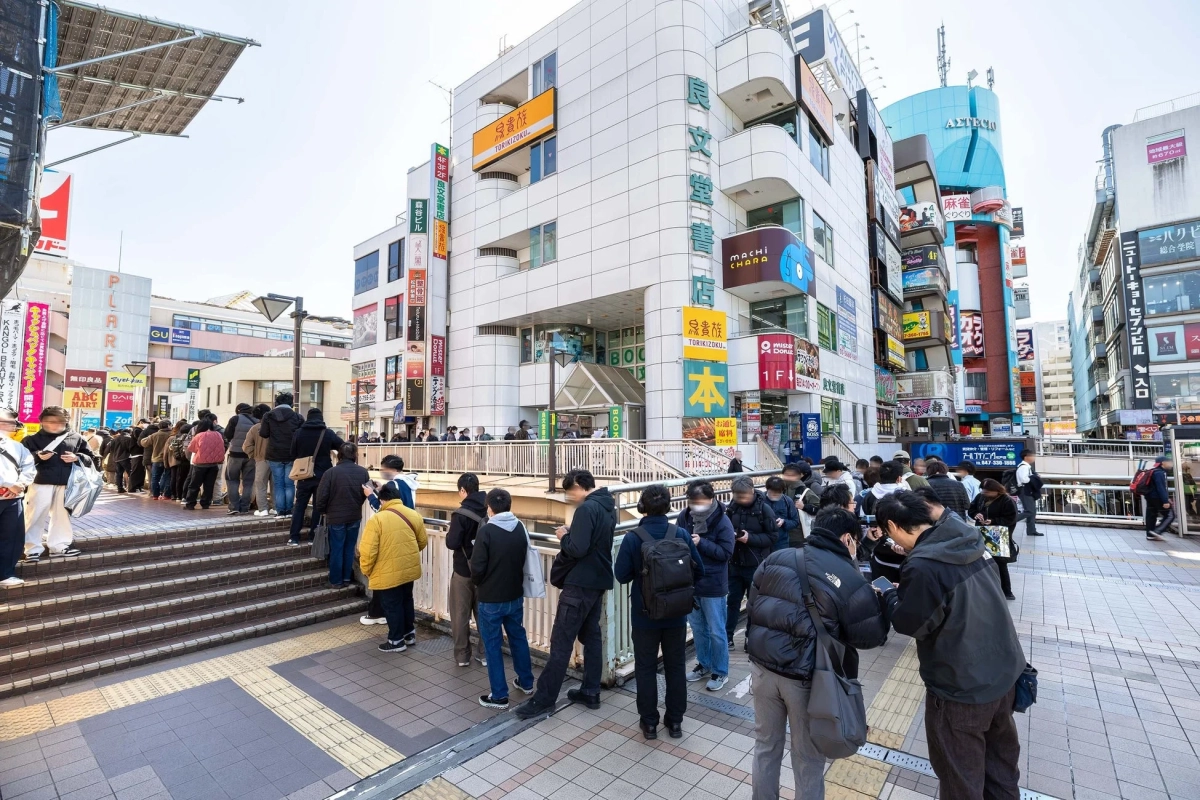 賑やかな都市の通り