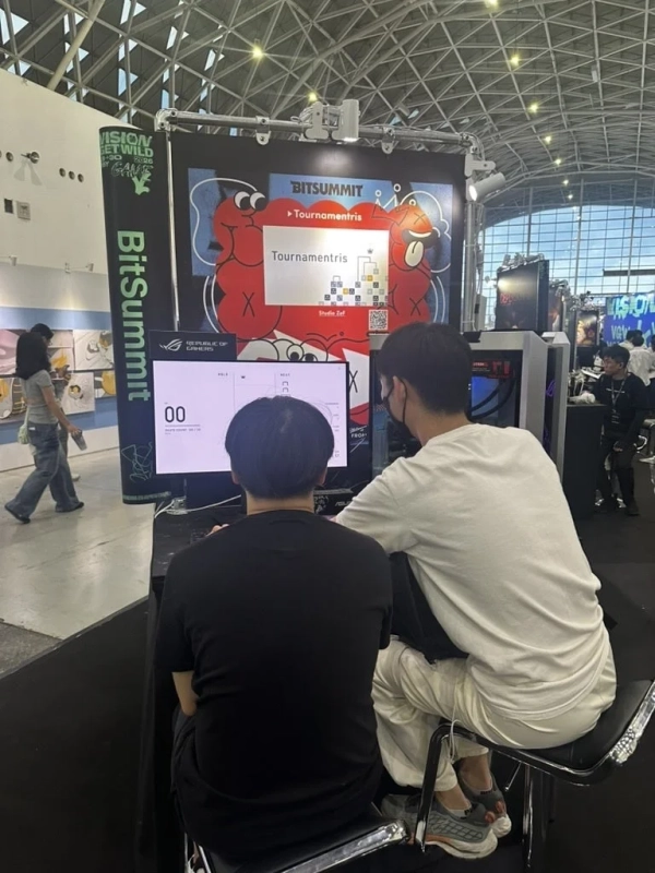 ゲームを体験する参加者