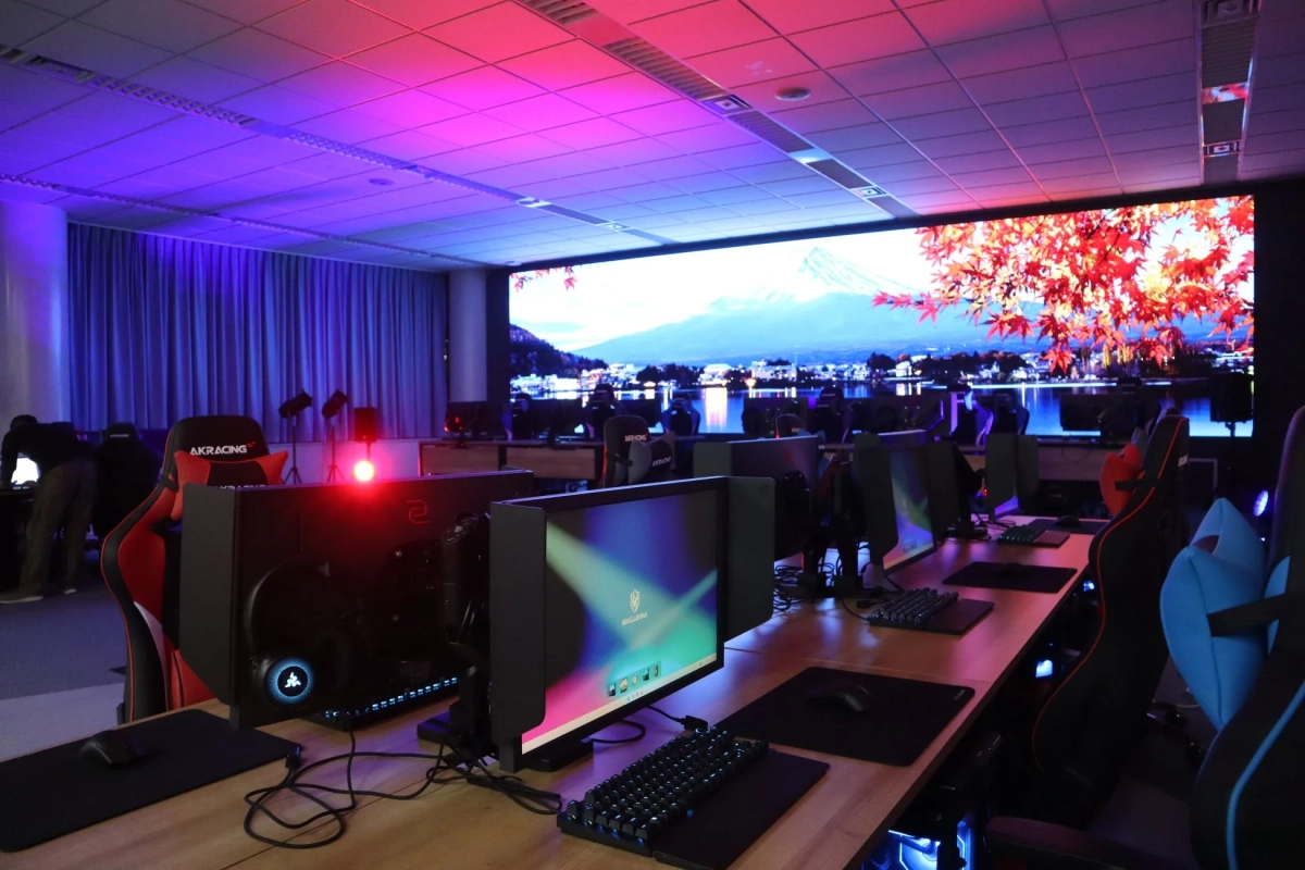 立志舎 eスポーツアリーナ