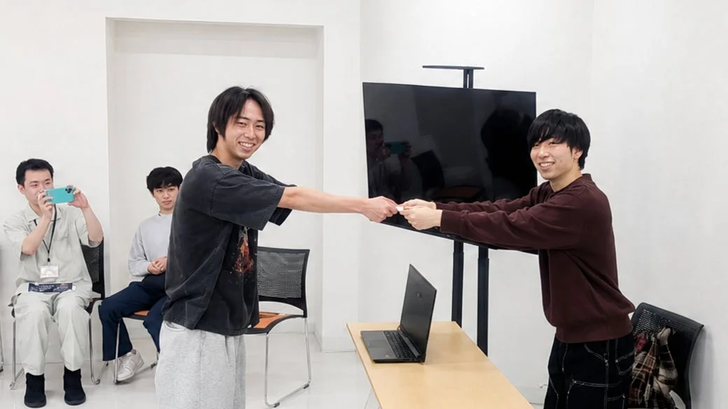交流する学生たち
