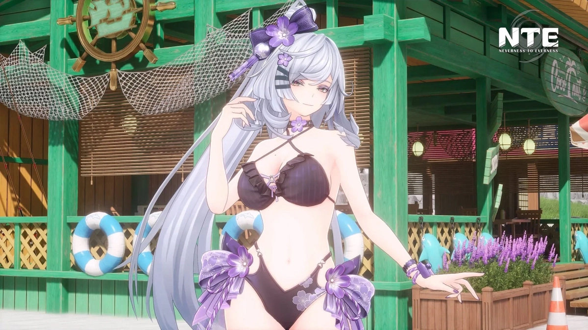 水着姿の銀髪キャラクター