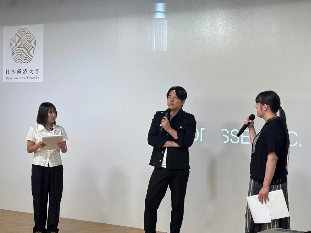 学生と平岩氏の登壇風景