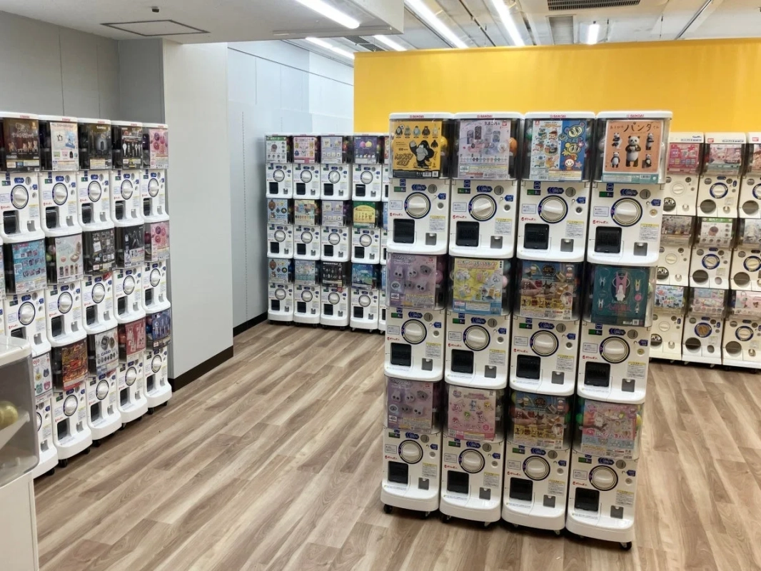 広々としたカプセルトイフロア