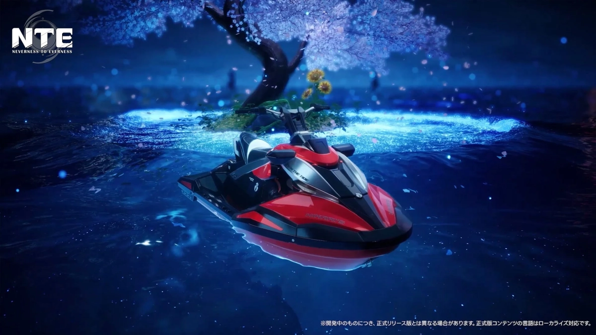 夜の幻想的な水面に浮かぶジェットスキー