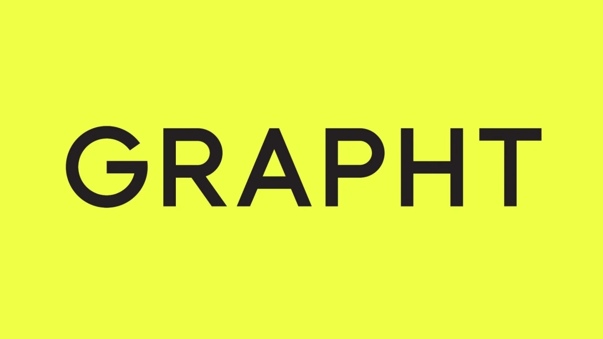 明るい黄色の背景に、黒い太字で「GRAPHT」と書かれたロゴマークです。