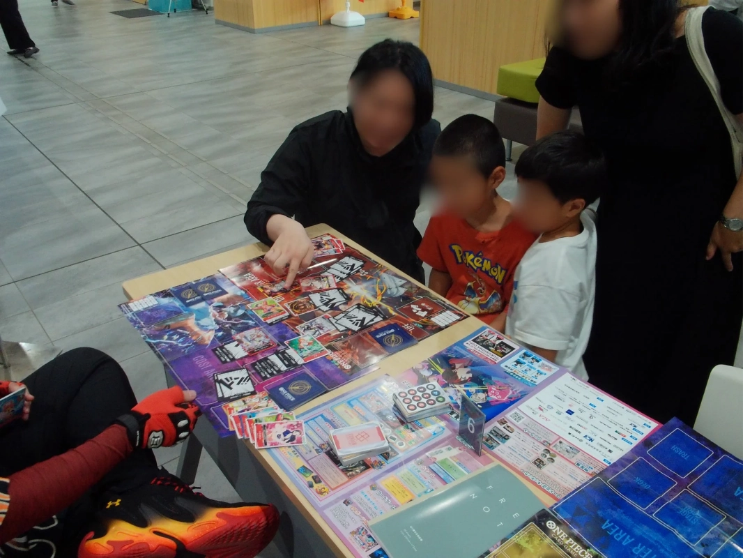 ONE PIECEカードゲームなどの体験会の様子