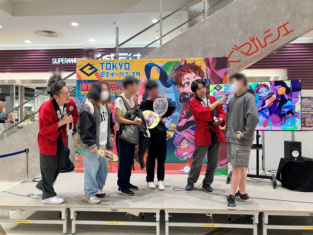 ショッピングモールで開催されているeスポーツイベントの様子