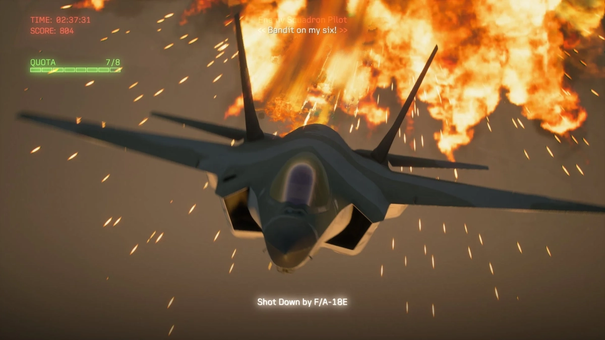 戦闘機が爆発する瞬間