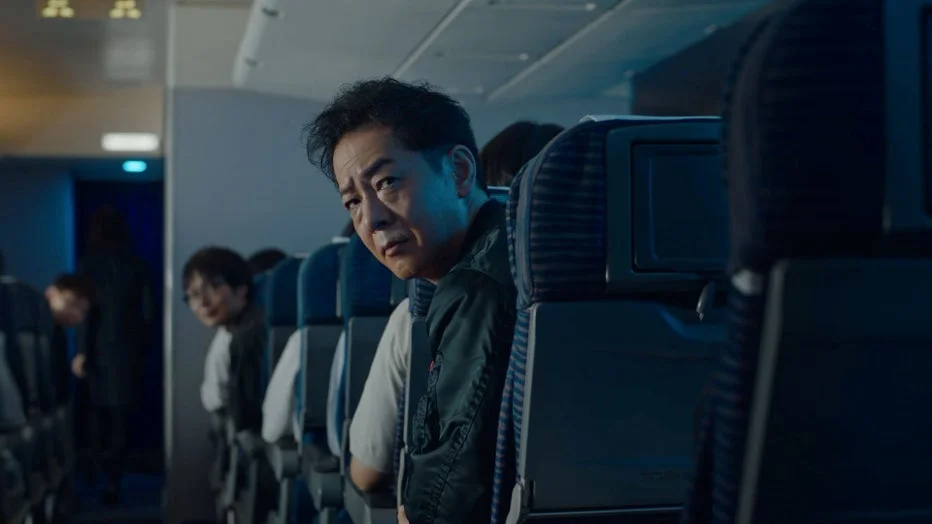 飛行機内の男性