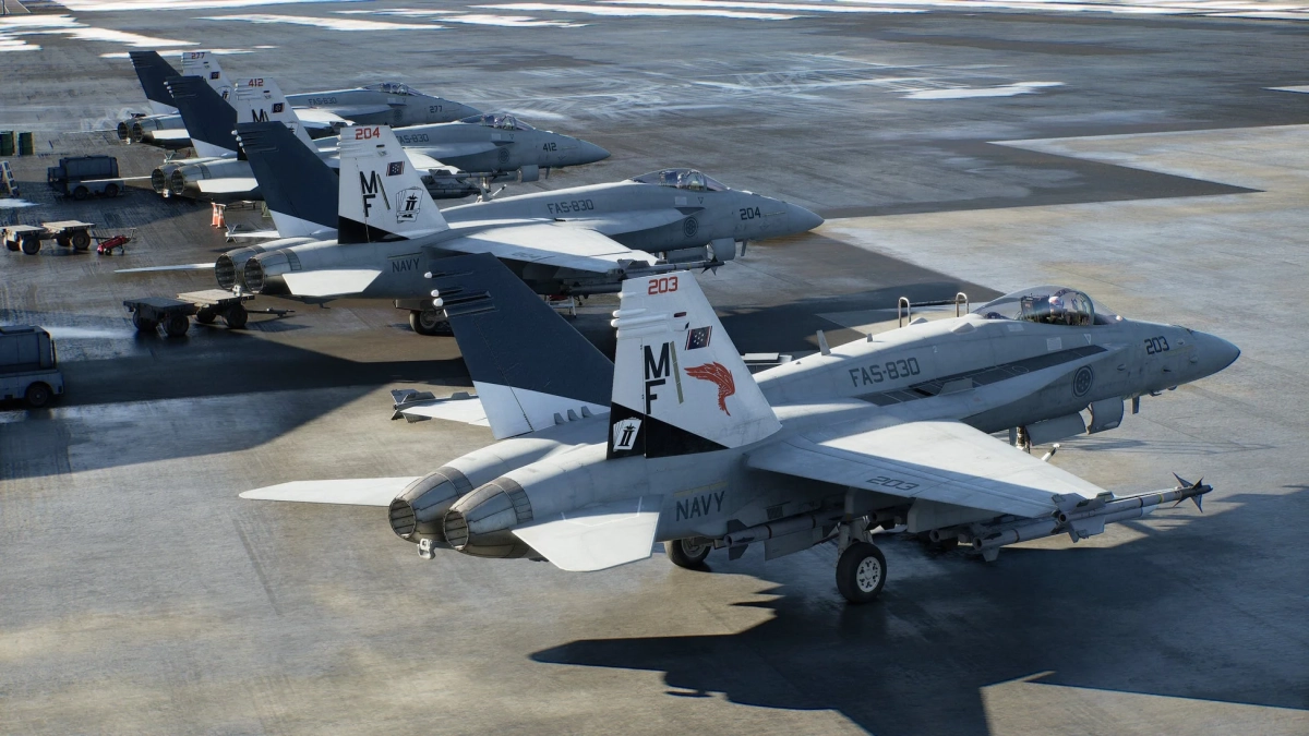 飛行場に駐機する戦闘機
